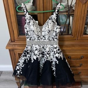 Black and white short prom/homecoming dress